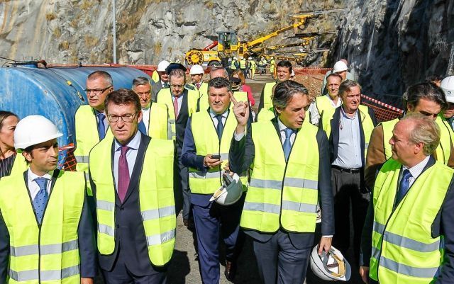 Las autoridades asistían al inicio de la obra del túnel (foto: Mero Barral / 13fotos para Ferrol360)