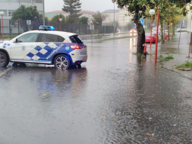 Balsa de agua este martes en Telleiras (foto: Policía Local de Ferrol)